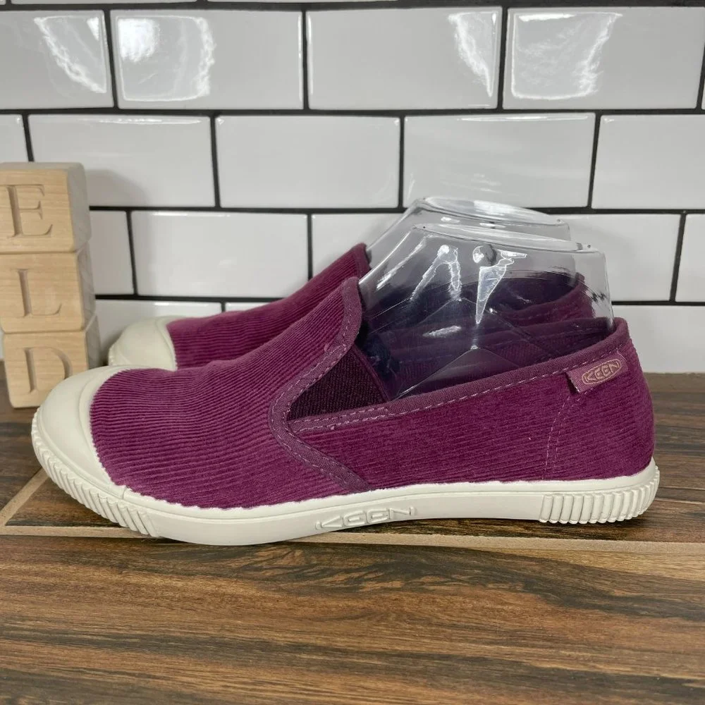 Keen Santiago Corduroy Women's Size 6 Shoes Eggplant Slip On Comfort Loafers